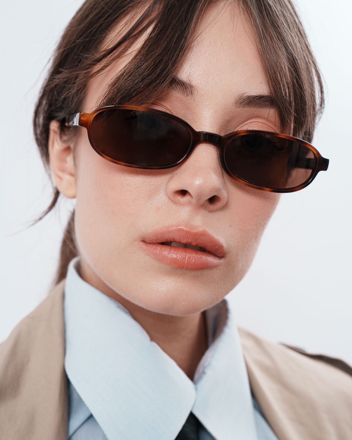 Woman wearing ME & JOE Iris tortoise sunglasses – three-quarter view