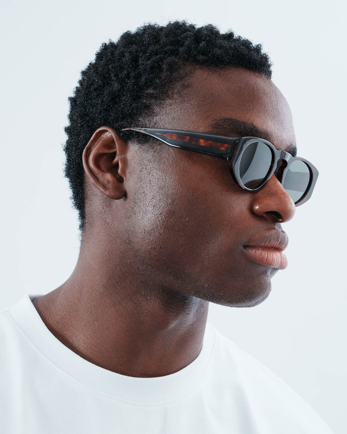 Man wearing ME & JOE Onassis tortoise sunglasses – side view