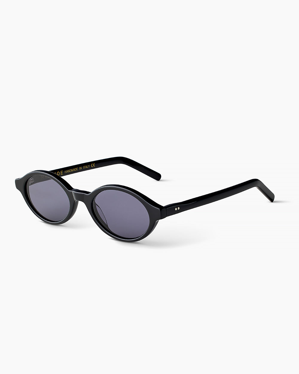 ME & JOE Alto black sunglasses – three-quarter view