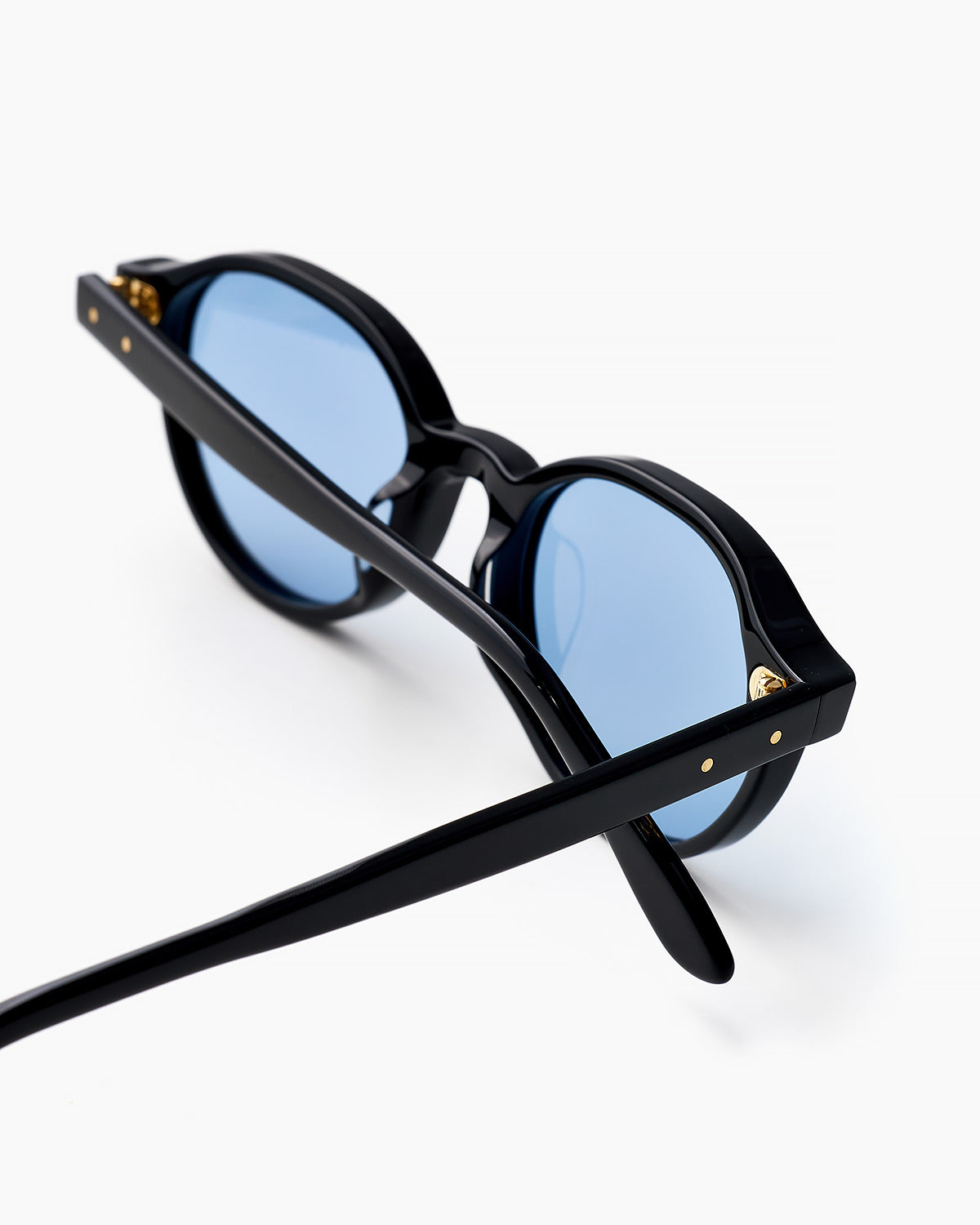 ME & JOE Bowie black sunglasses with blue lenses – angled view