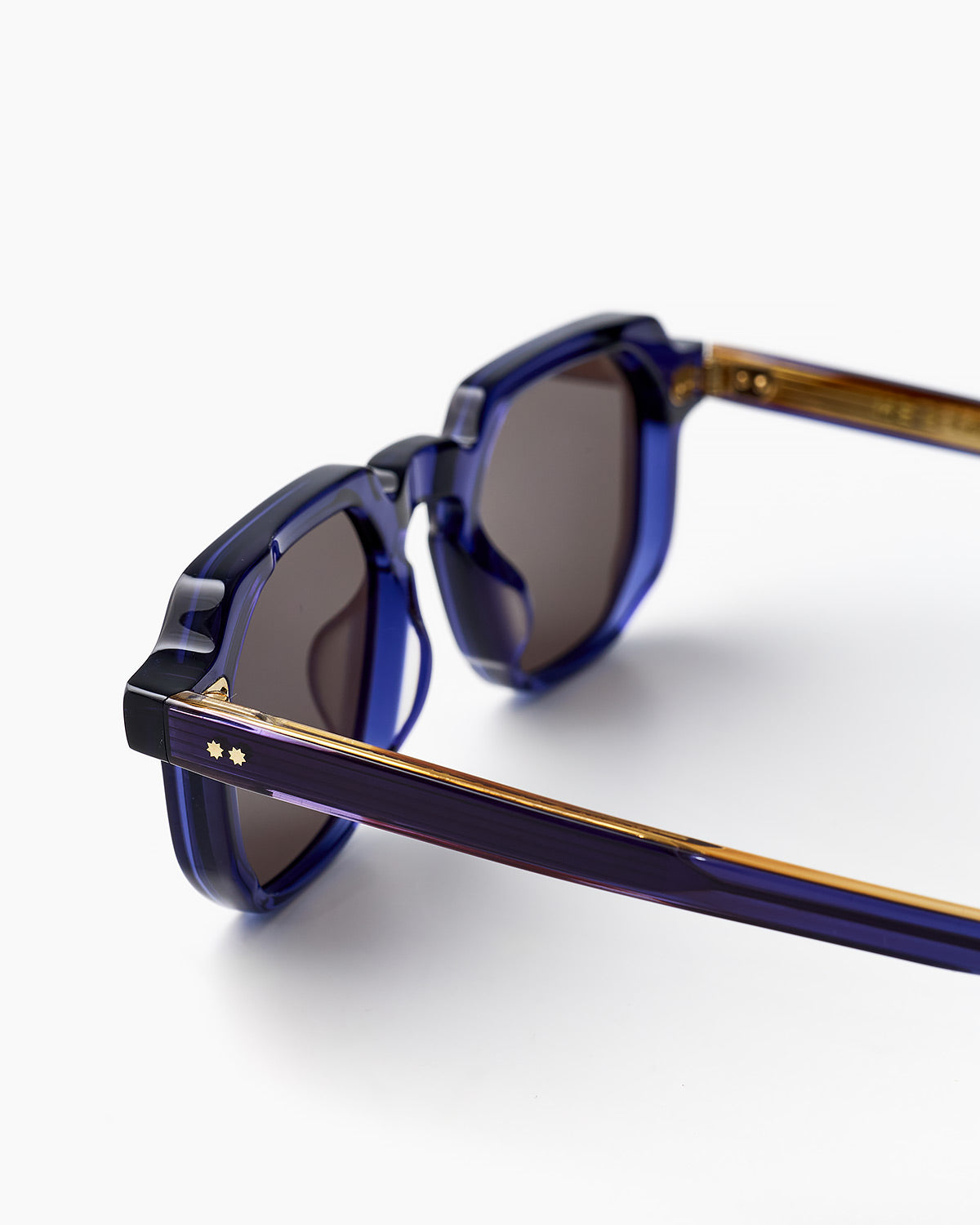 ME & JOE Kubik blue sunglasses – angled view