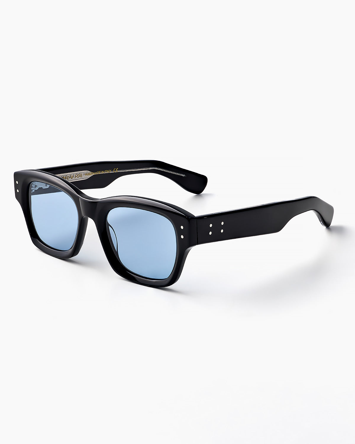 ME & JOE Nolan black sunglasses – three quarter view