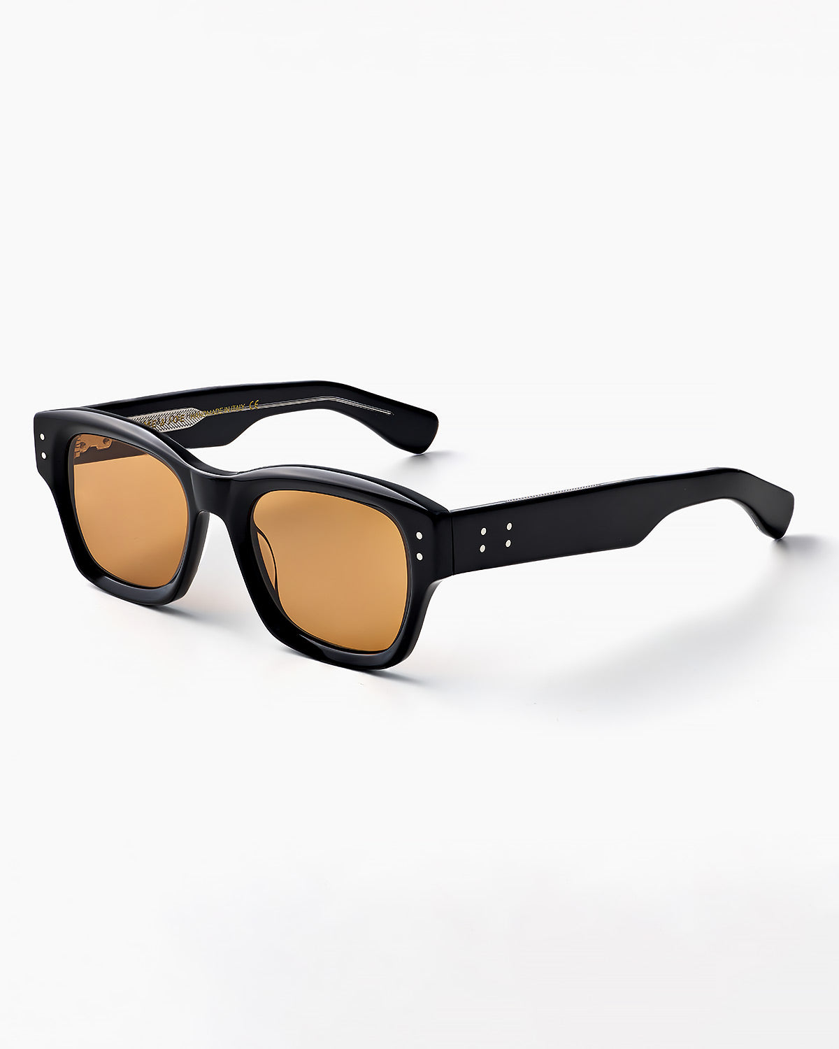 ME & JOE Nolan black sunglasses – three quarter view
