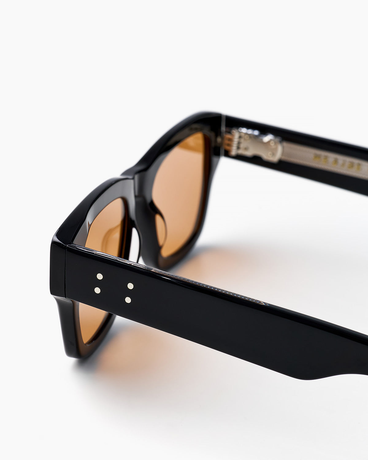 ME & JOE Nolan black sunglasses – detailed  view