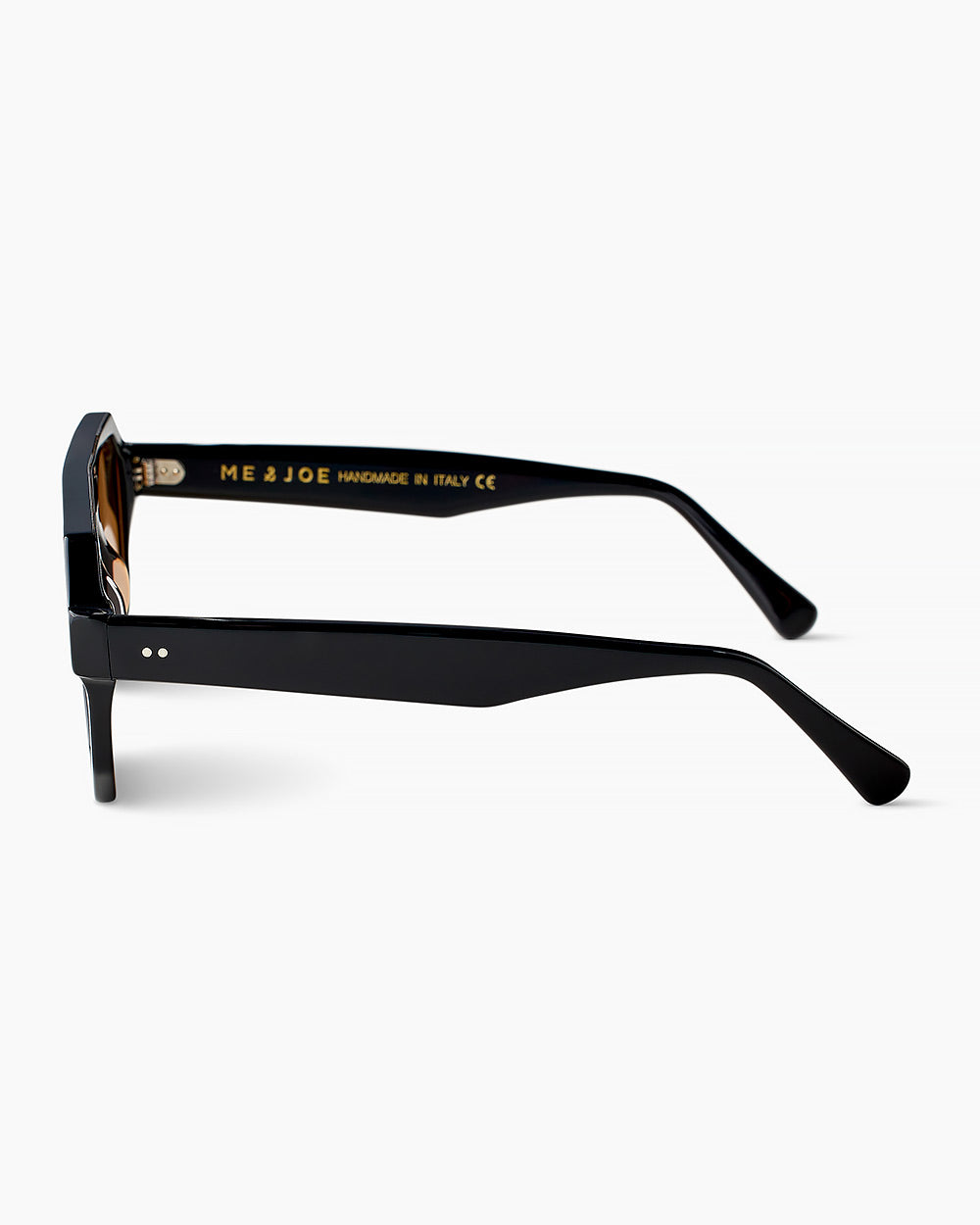 ME & JOE Russel Black sunglasses with orange lenses – side view