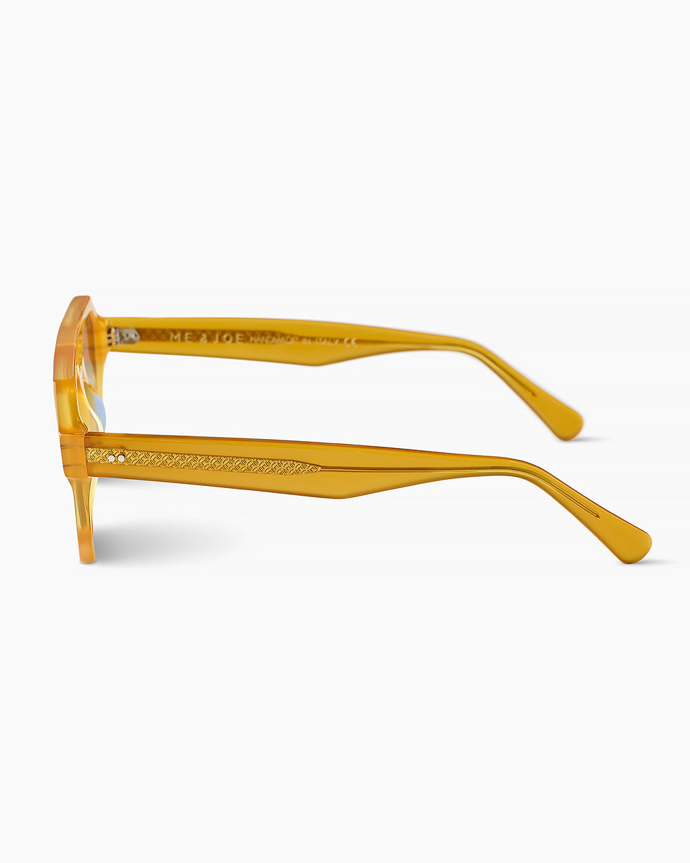 ME & JOE Russel honey sunglasses with blue lenses – side view 