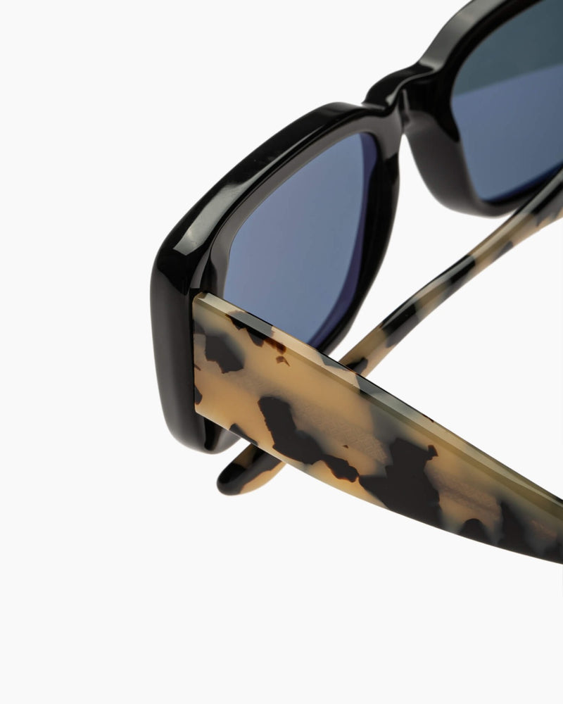 SUNGLASSES-UNISEX-MEN-WOMEN-TALIA-STRACCIATELLA-DETAIL