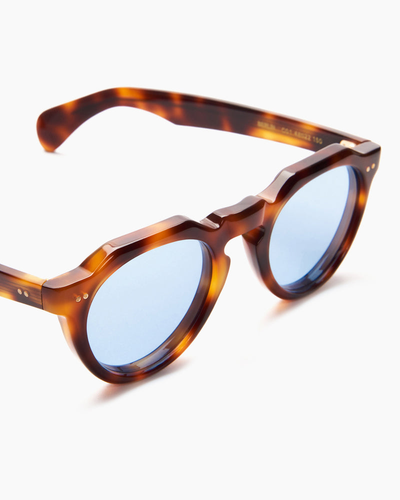 SUNGLASSES-WOMEN-MEN-UNISEX-BERLIN-STUDIO-TORTOISE-BLUE-DETAIL