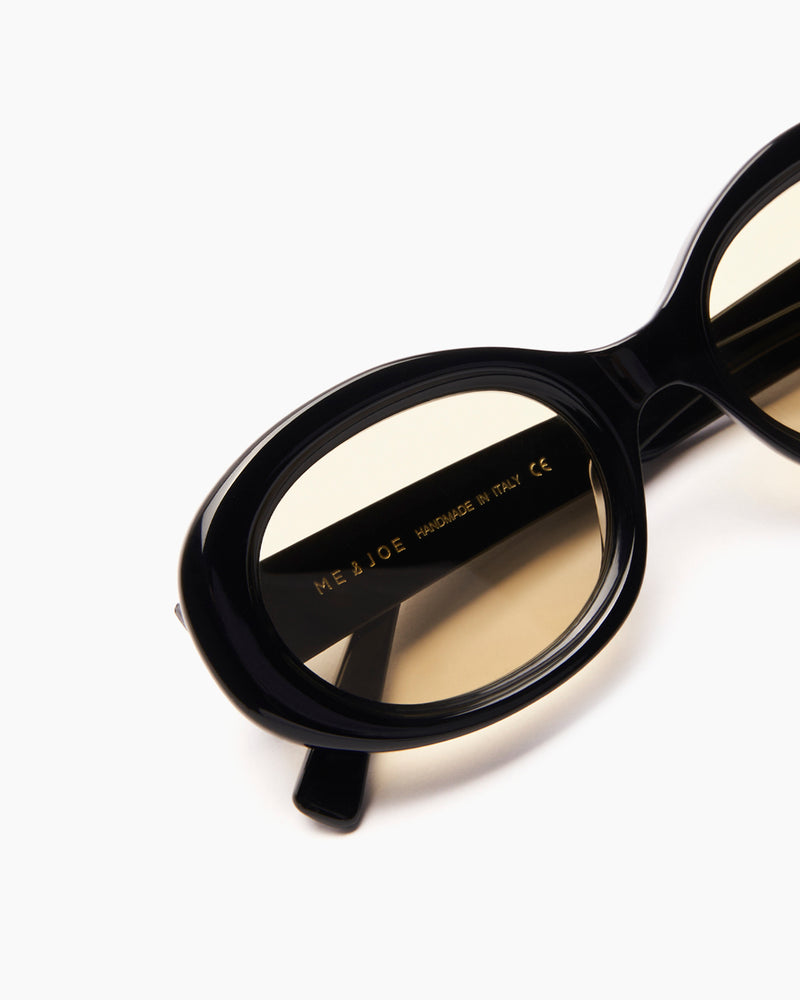 SUNGLASSES-WOMEN-MEN-UNISEX-KATE-BLACK-STUDIO-DETAIL