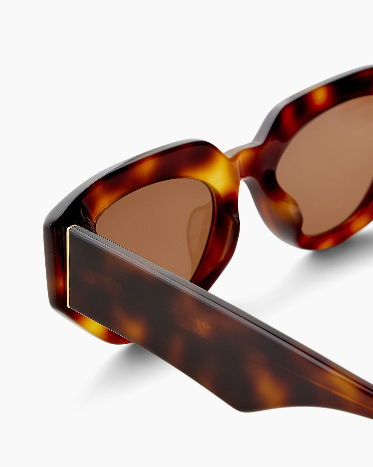 SUNGLASSES-WOMEN-MEN-UNISEX-KYLIE-TORTOISE-DETAIL |TORTOISE