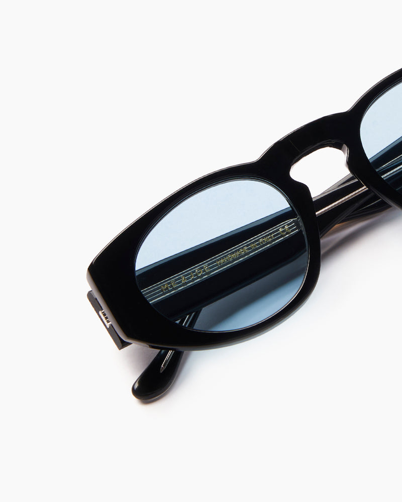 SUNGLASSES-WOMEN-MEN-UNISEX-ONASSIS-BLACK-STUDIO-BLUE-DETAIL