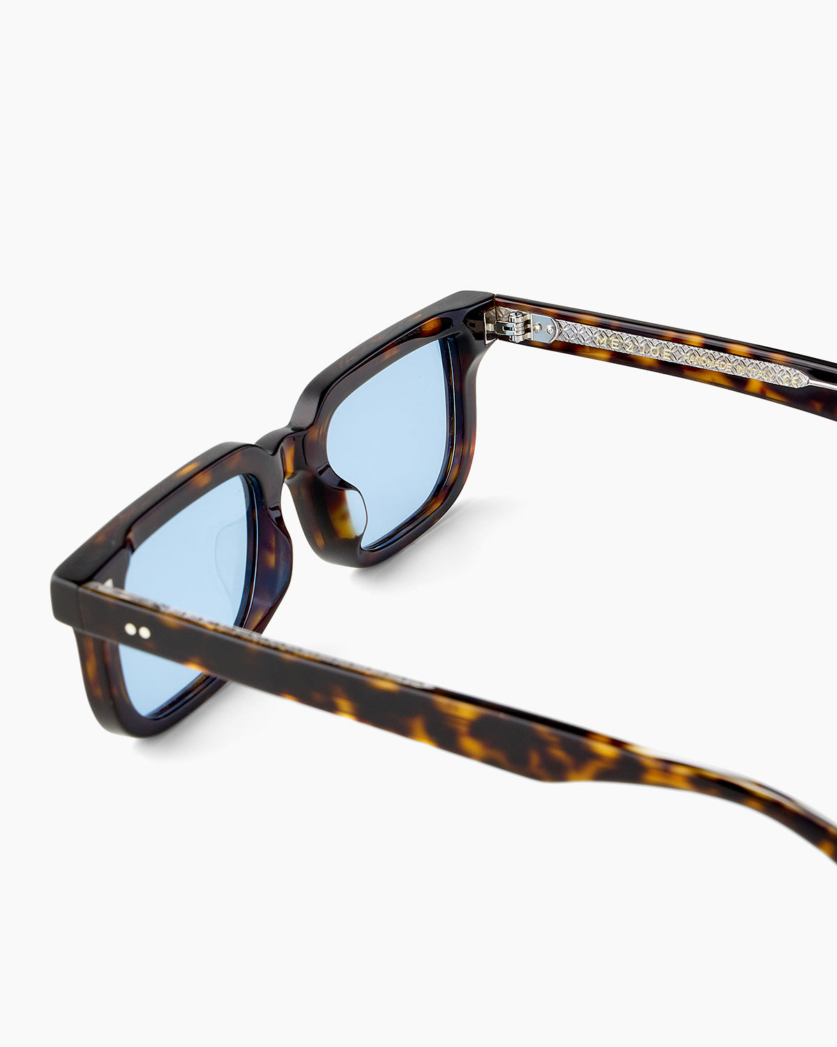 SUNGLASSES-WOMEN-MEN-UNISEX-WALKER-TORTOISE-CUSTOMLENSES-BLUEJEAN-DETAIL |TORTOISE CUSTOM LENSES-BLUE JEAN