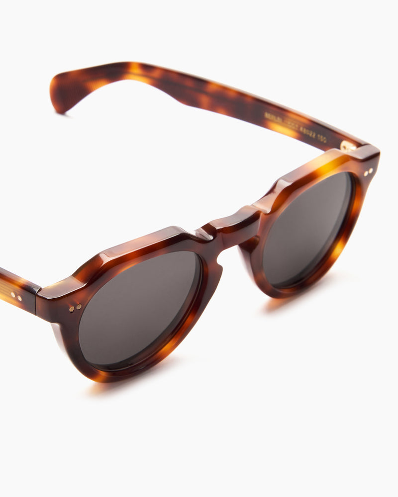 SUNGLASSES-WOMEN-MEN-UNISEX-BERLIN-TORTOISE-DETAIL