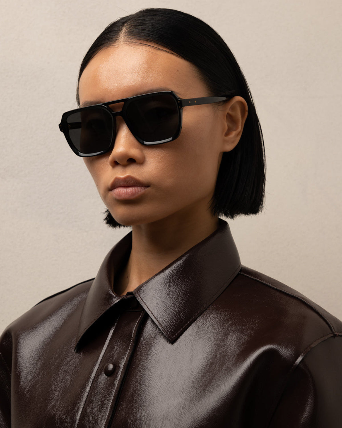 SUNGLASSES-WOMEN-UNISEX-MADISON-BLACK-FRONT- featured_woman|BLACK