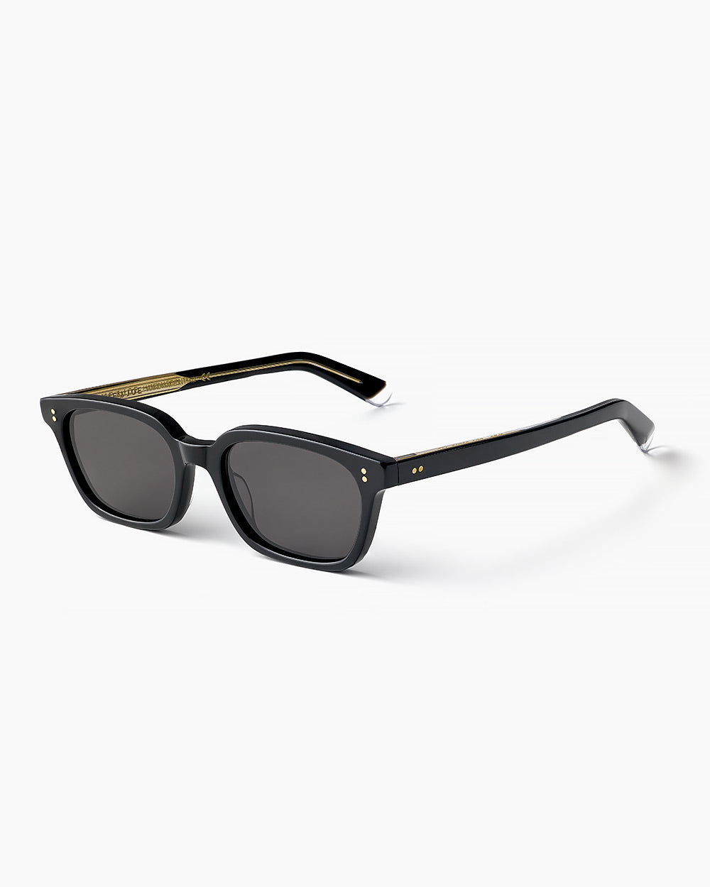 ME & JOE Alba black sunglasses – three-quarter view