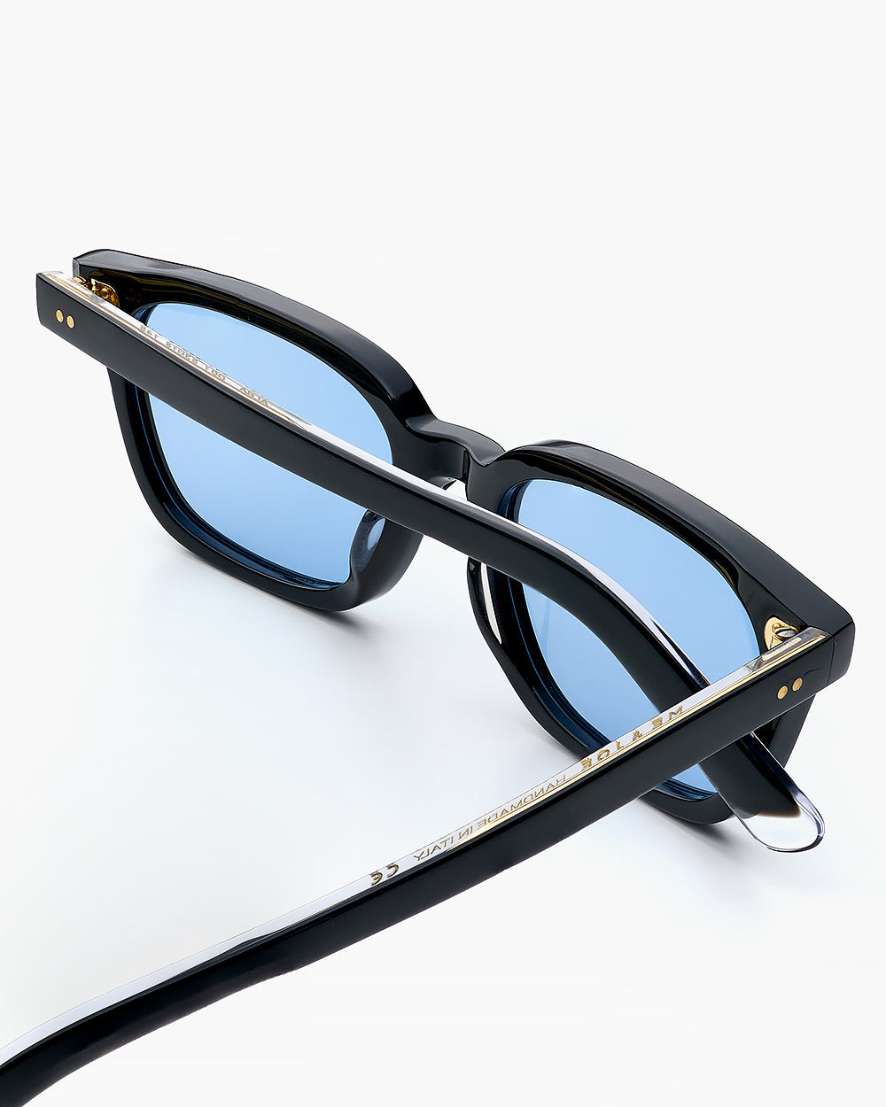ME & JOE Alba black sunglasses with blue lenses – detail view
