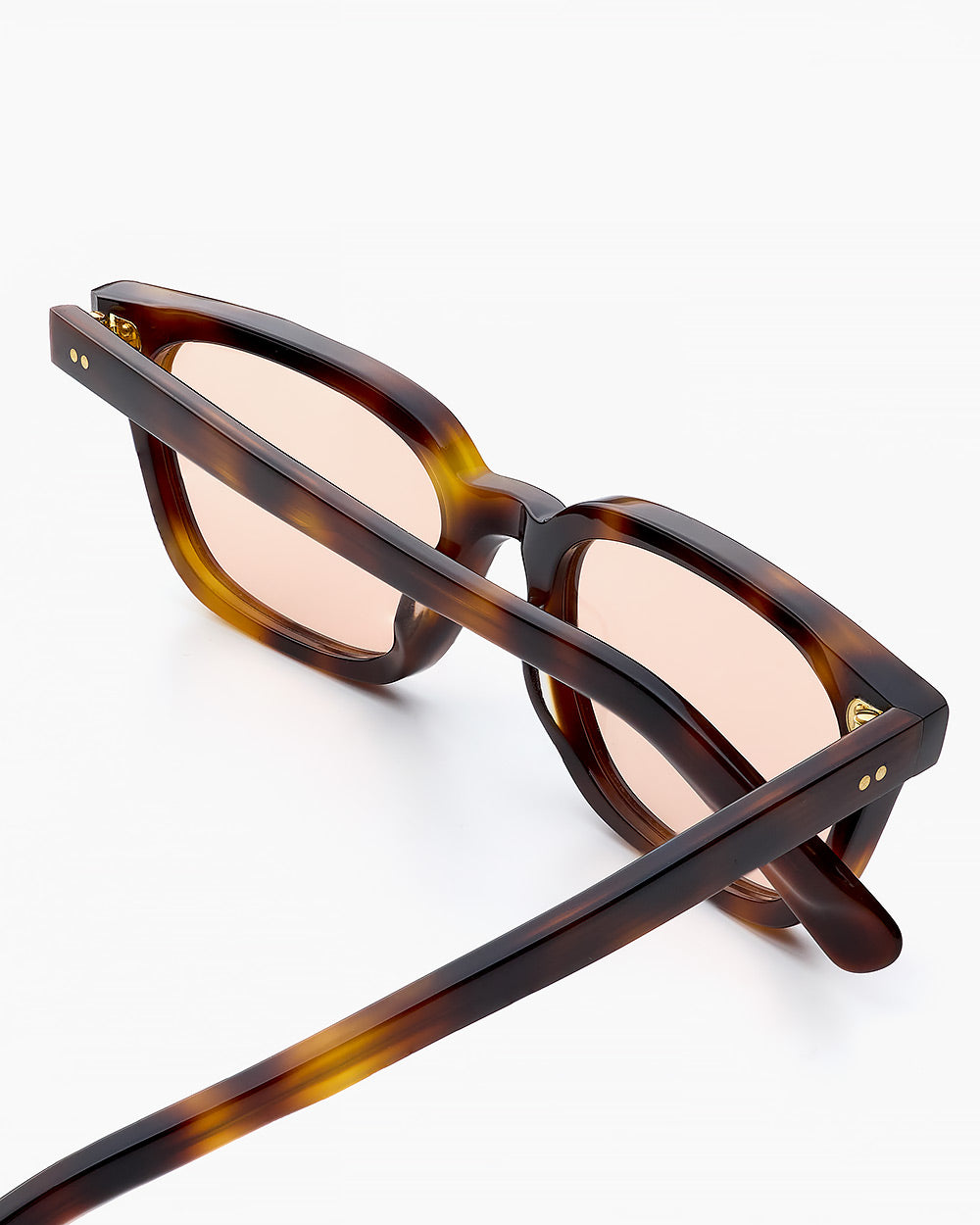 ME & JOE Alba classic tortoise sunglasses with peach lenses – detail view