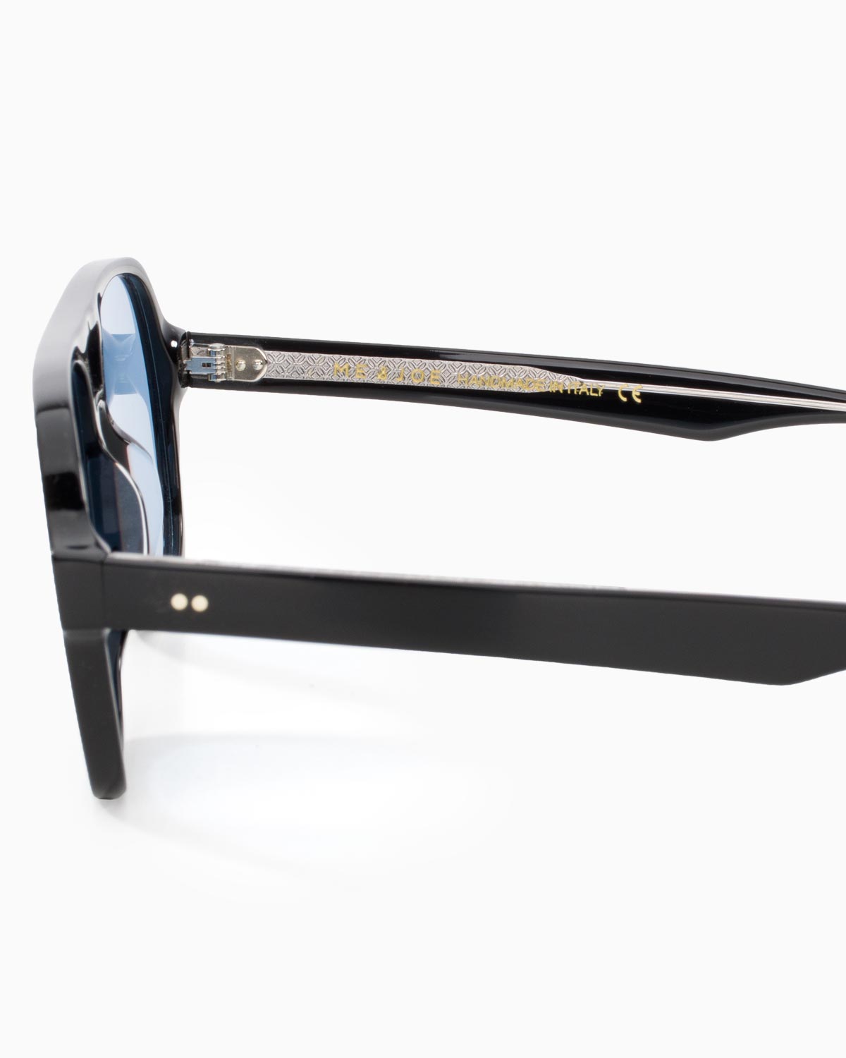  ME & JOE Atlas Black sunglasses with blue lenses – temple and logo detail

