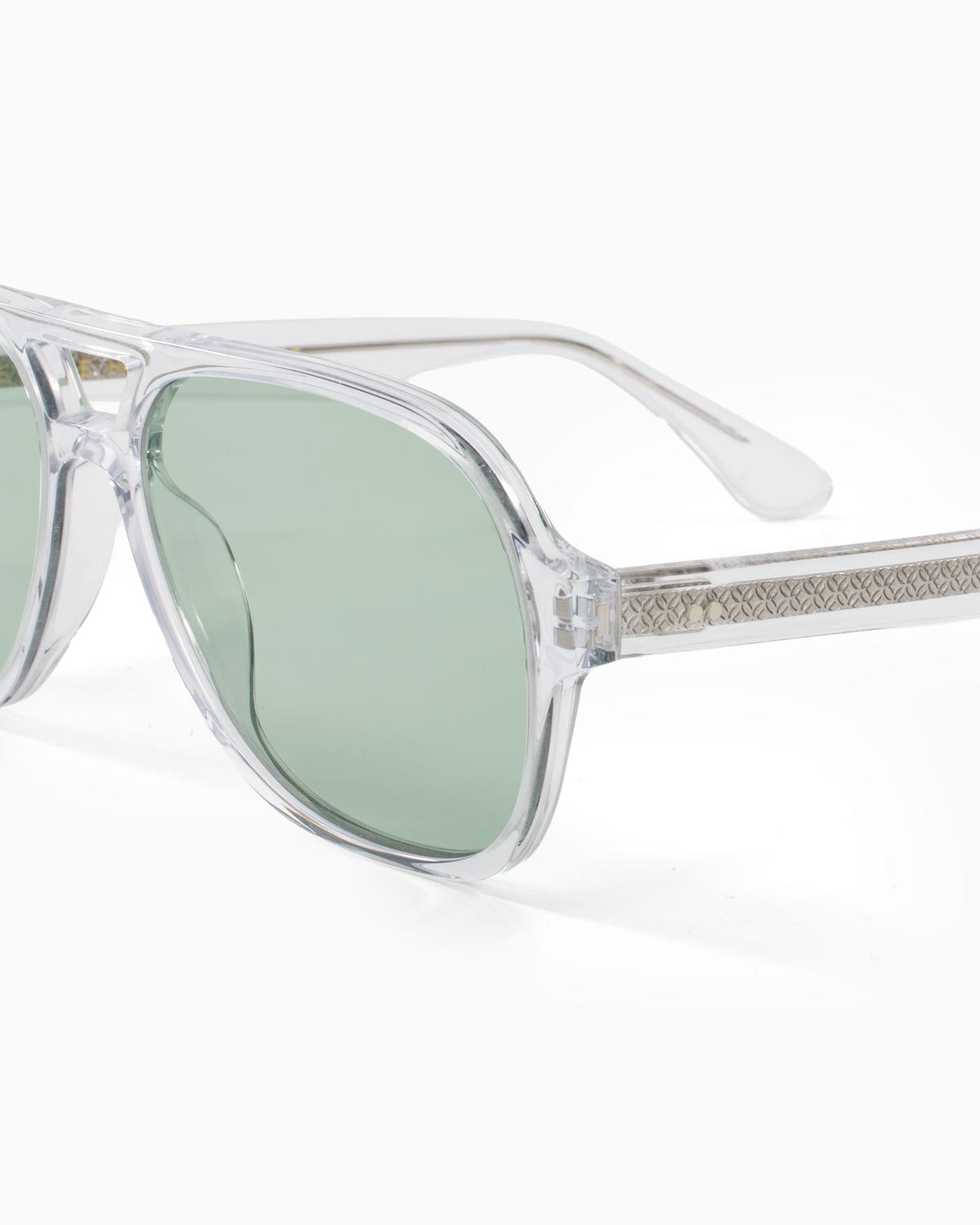 ME & JOE Atlas Clear sunglasses with light green lenses – frame detail