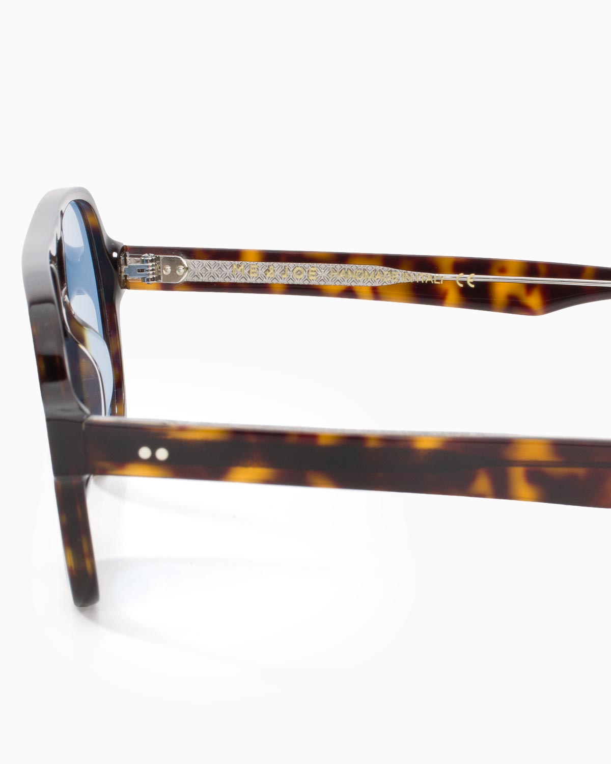 ME & JOE Atlas Tortoise sunglasses with blue lenses – temple and logo detail