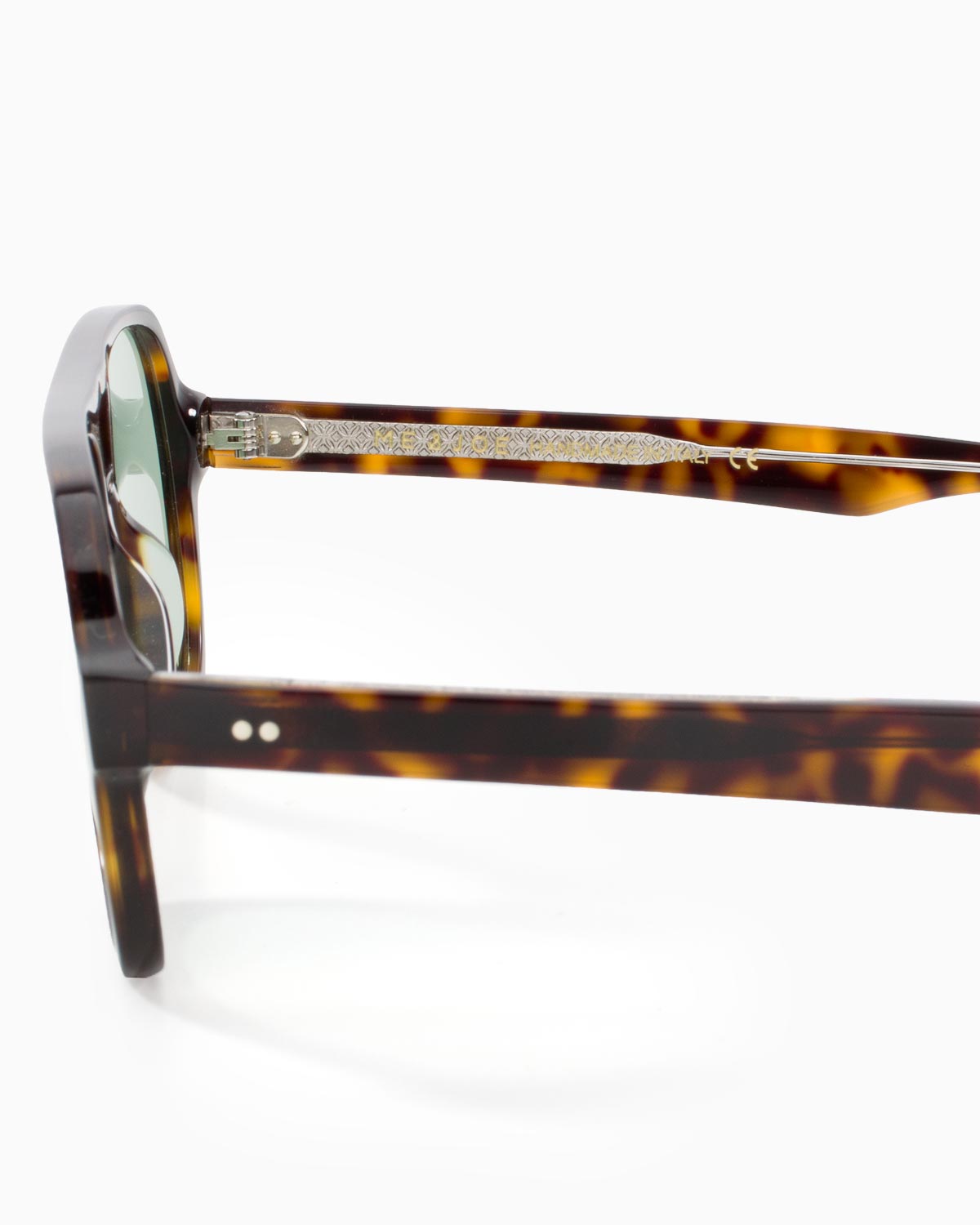 ME & JOE Atlas Tortoise sunglasses with light green lenses – temple and logo detail