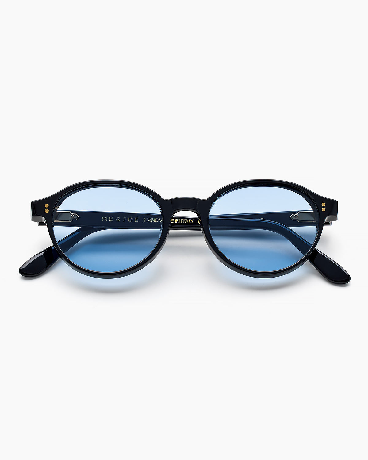 ME & JOE Bowie black sunglasses with blue lenses – front view