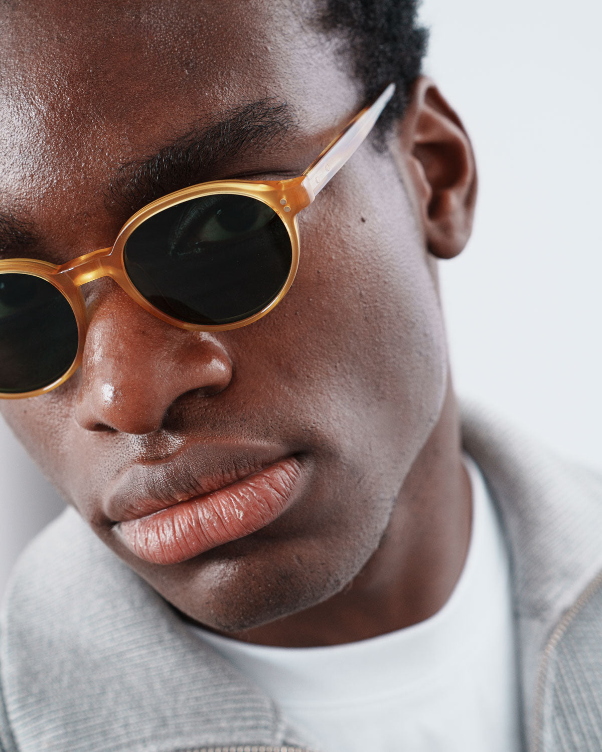 Man wearing ME & JOE Bowie honey sunglasses – close-up view