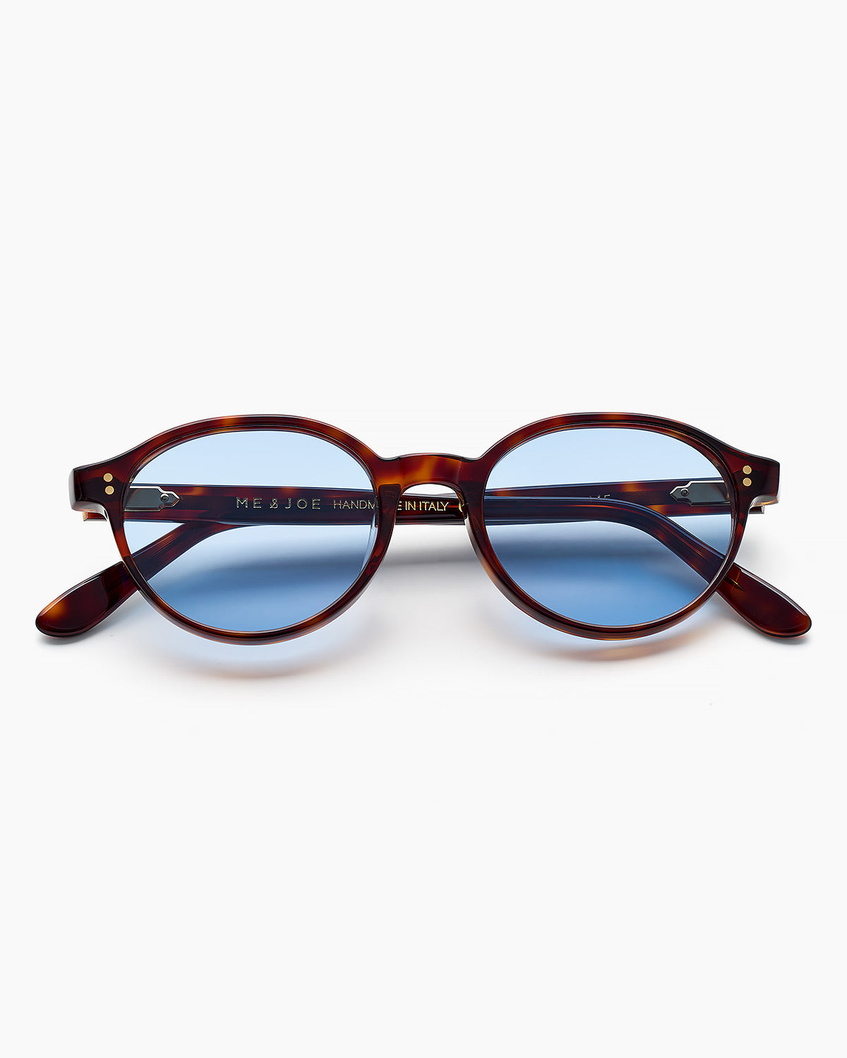 ME & JOE Bowie tortoise sunglasses with blue lenses – front view