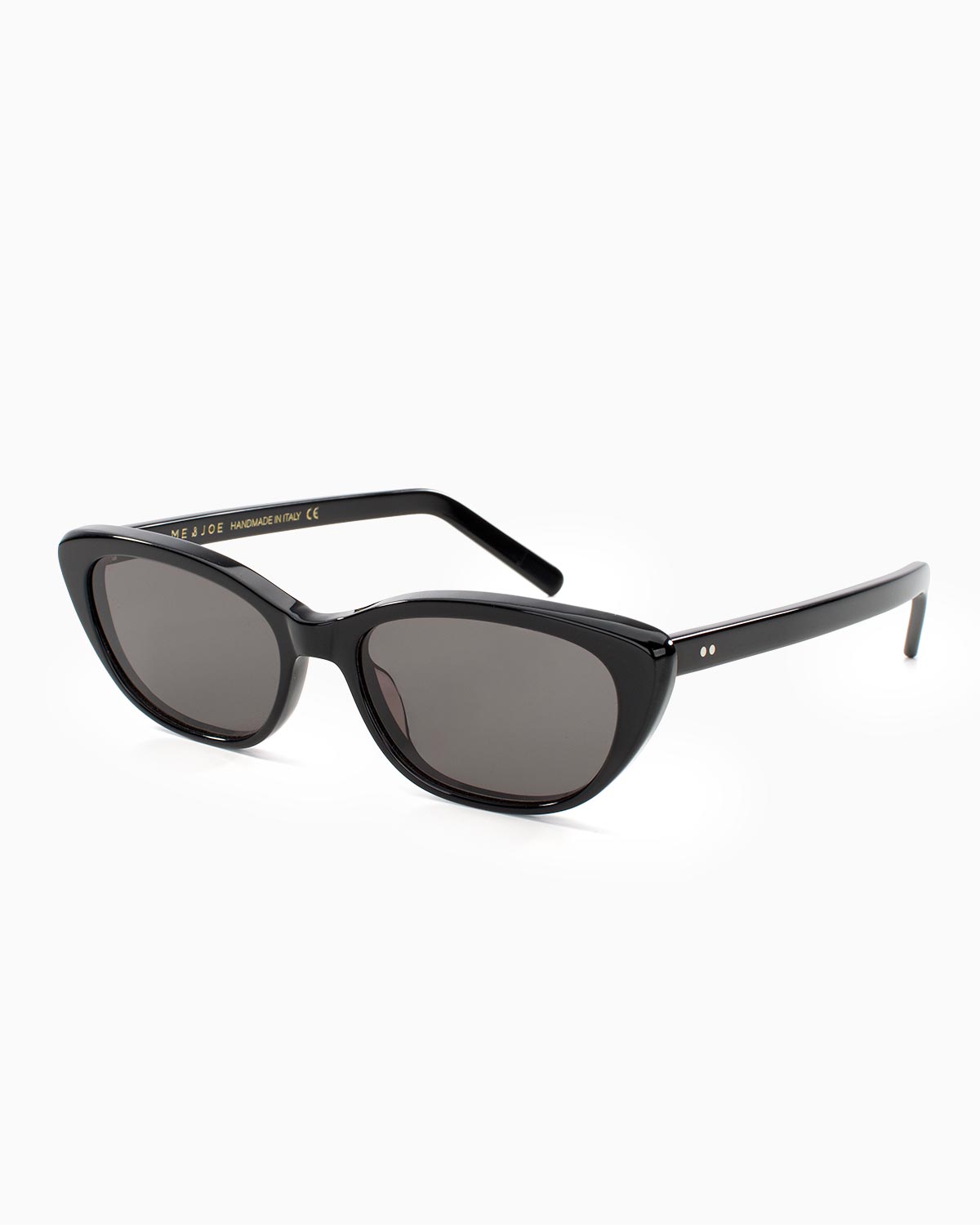 ME & JOE Emily black sunglasses – three-quarter view