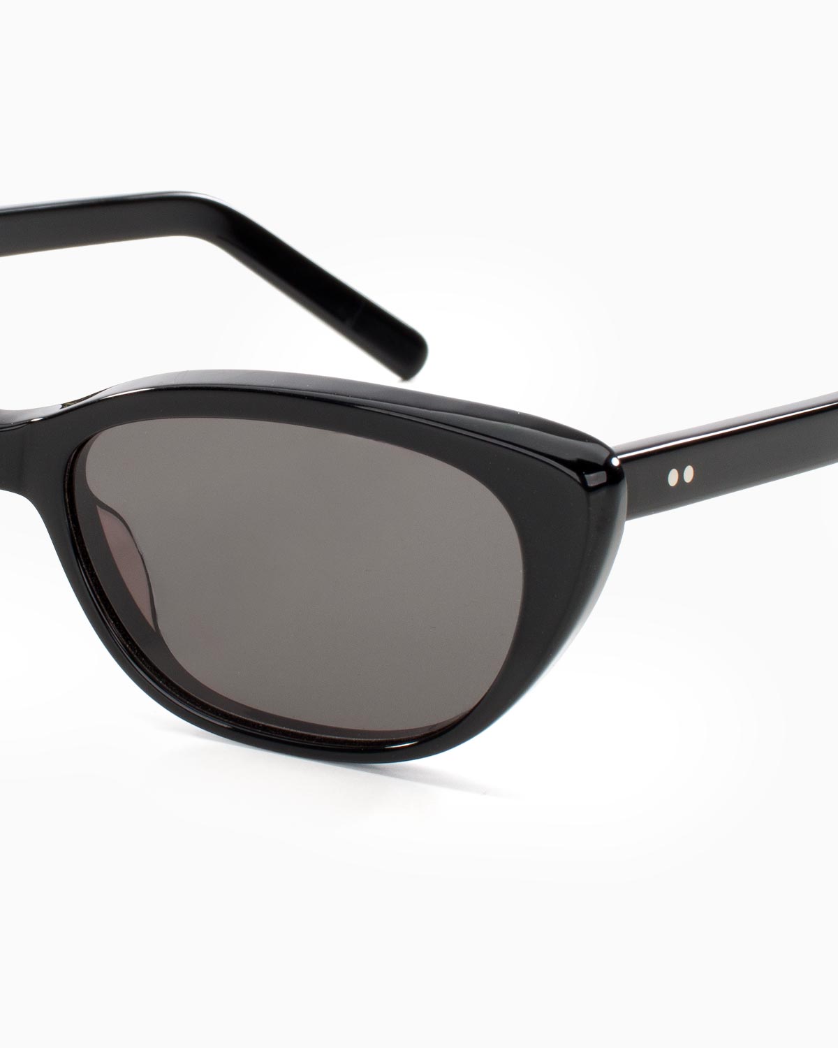 ME & JOE Emily black sunglasses – detail view