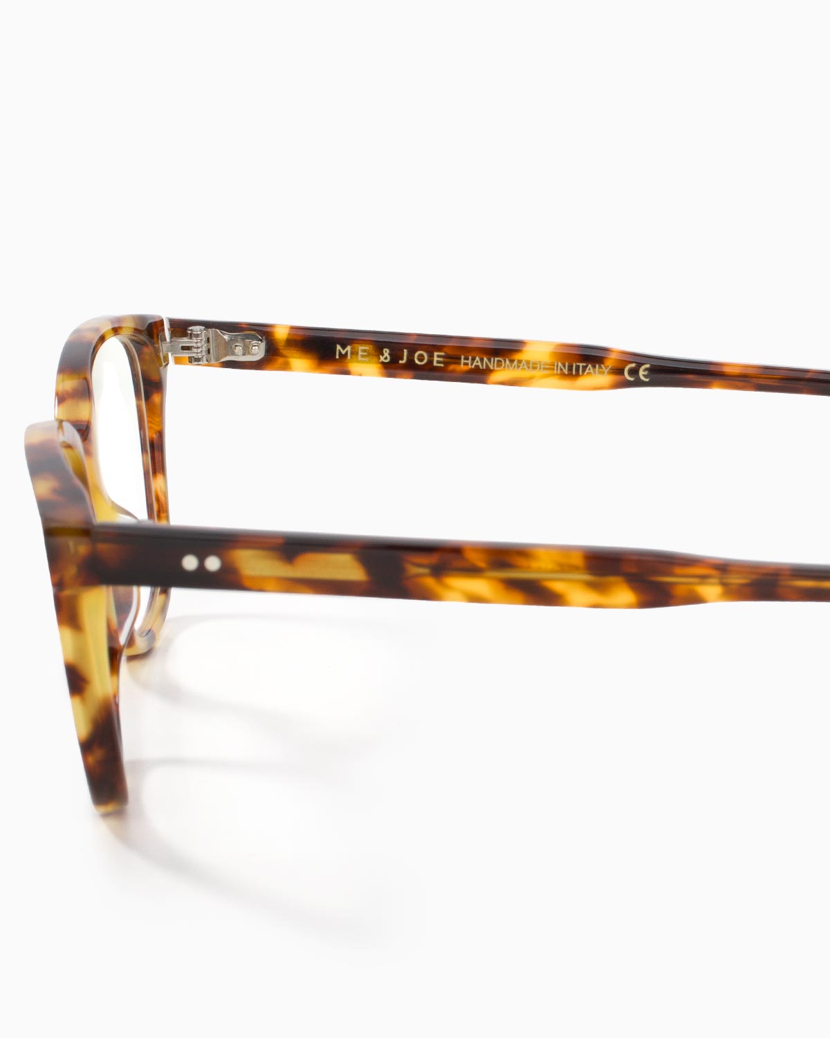 ME & JOE Erin spiced tortoise optical glasses – temple and logo detail