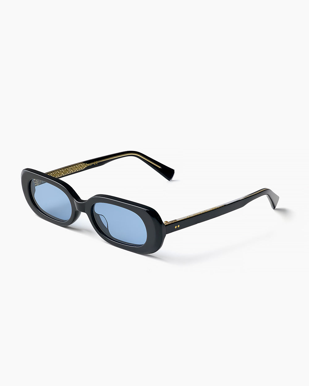 ME & JOE Gaby black sunglasses with blue lenses – three-quarter view