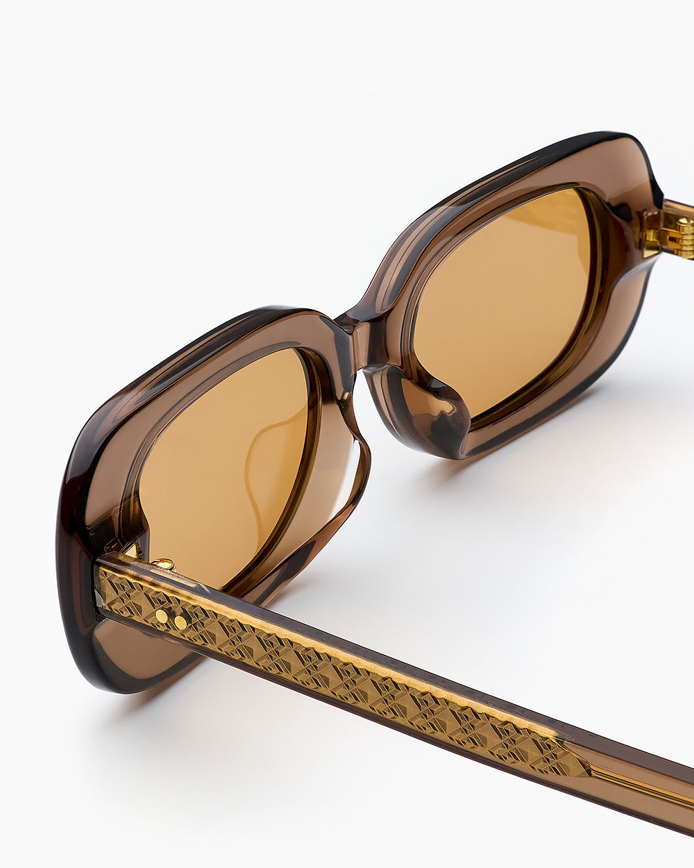 ME & JOE Gaby mocha sunglasses with orange lenses – detail view