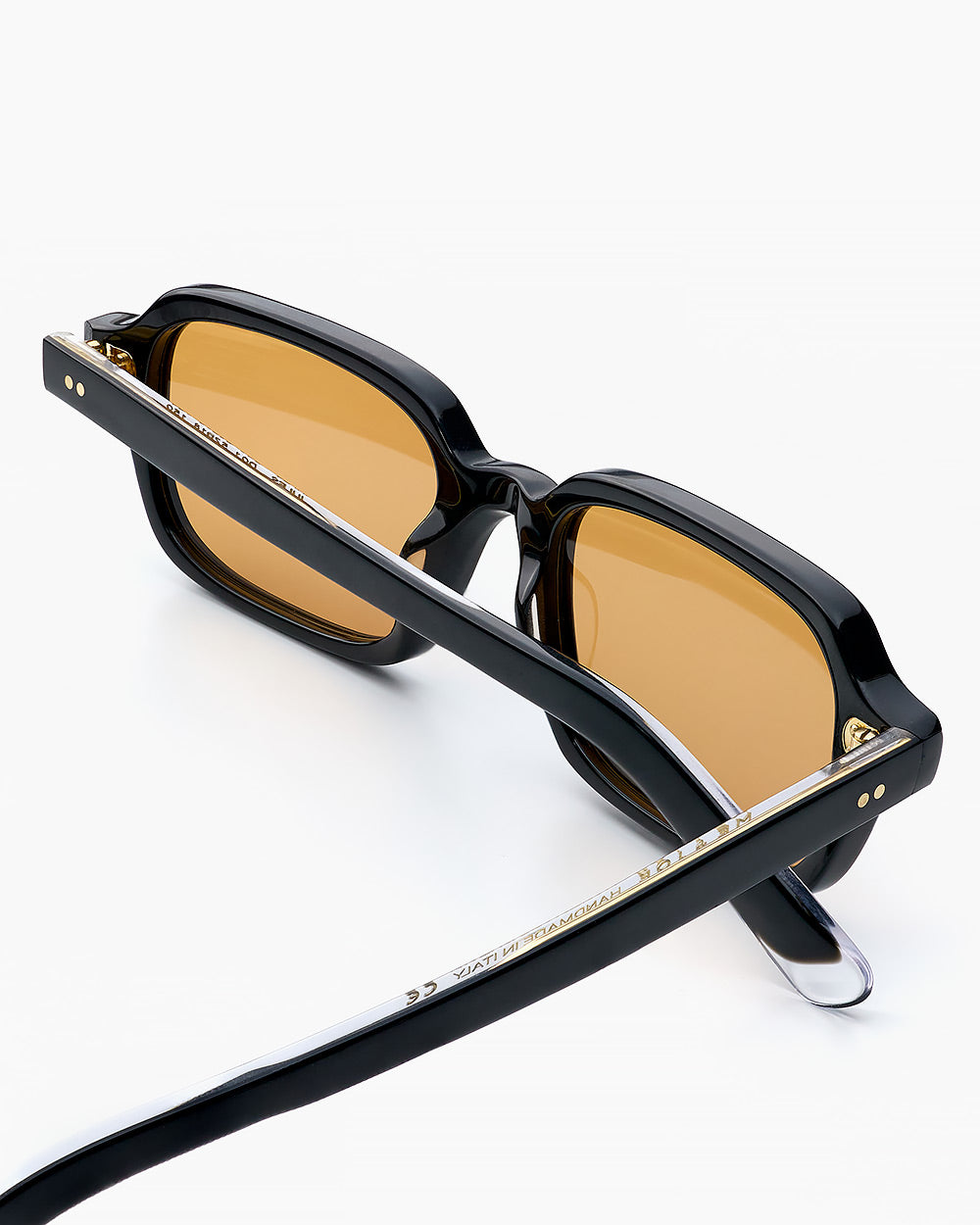 ME & JOE Jules black sunglasses with orange lenses – detail view