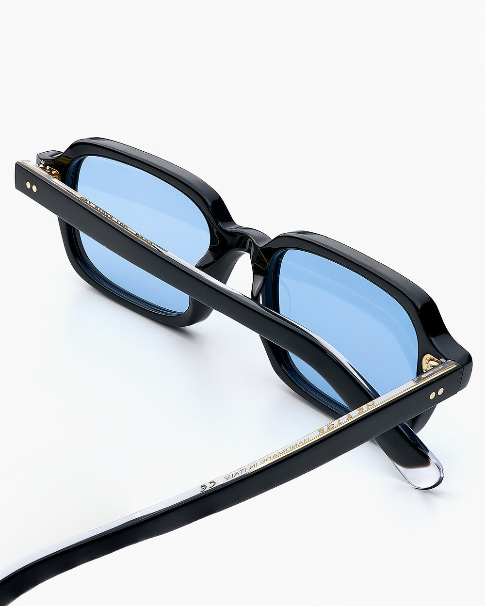 ME & JOE Jules black sunglasses with blue lenses – detail view