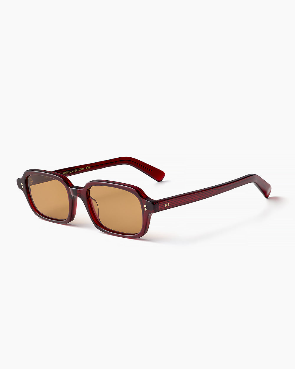 ME & JOE Jules burgundy sunglasses with orange lenses – three-quarter view