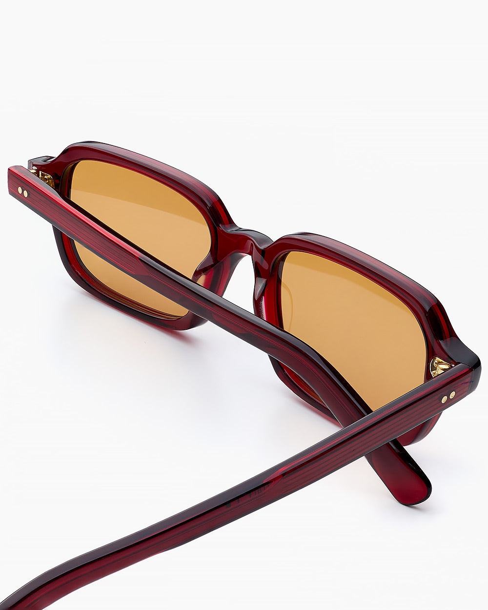 ME & JOE Jules burgundy sunglasses with orange lenses – detail view