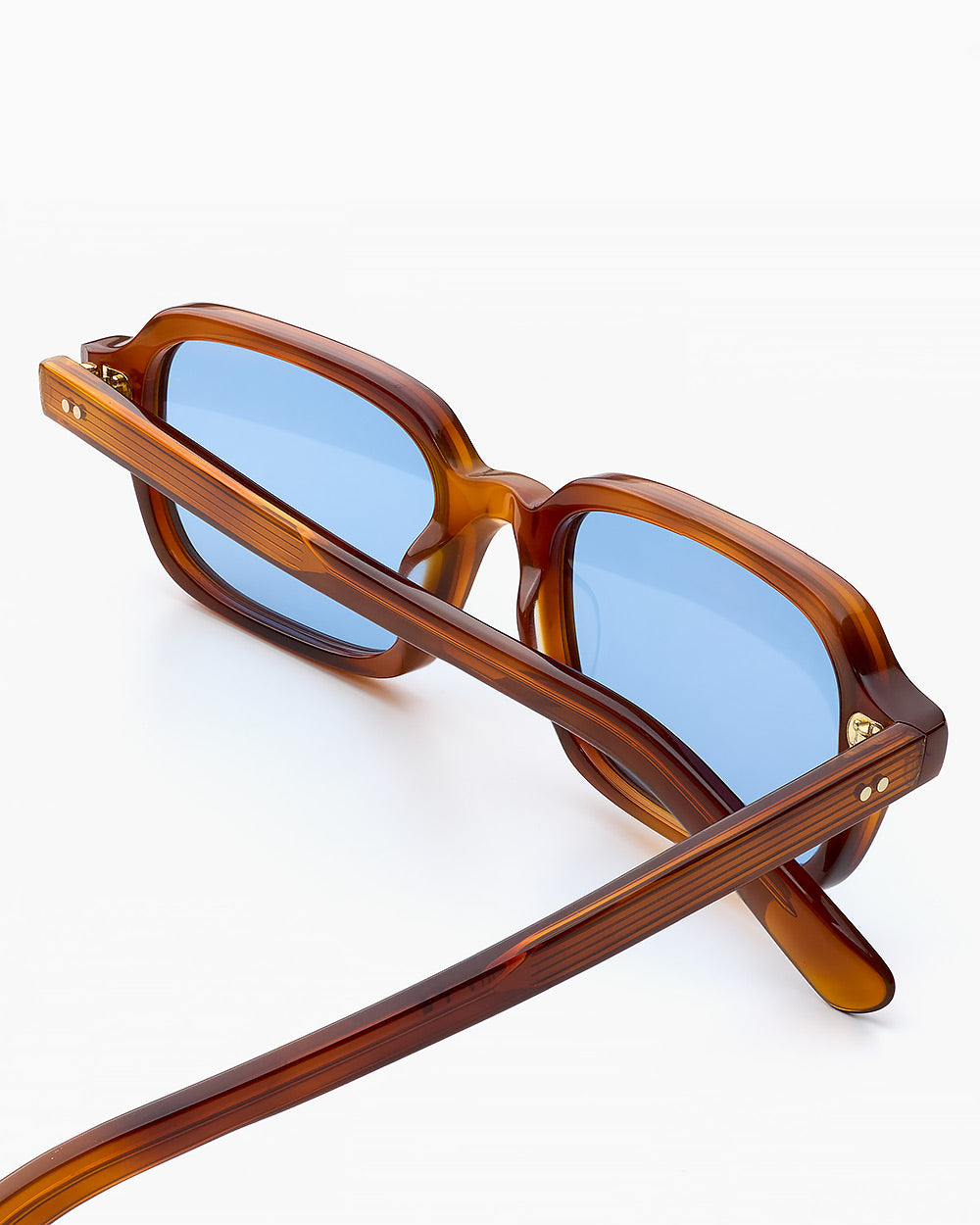 ME & JOE Jules Havana sunglasses with blue lenses – detail view