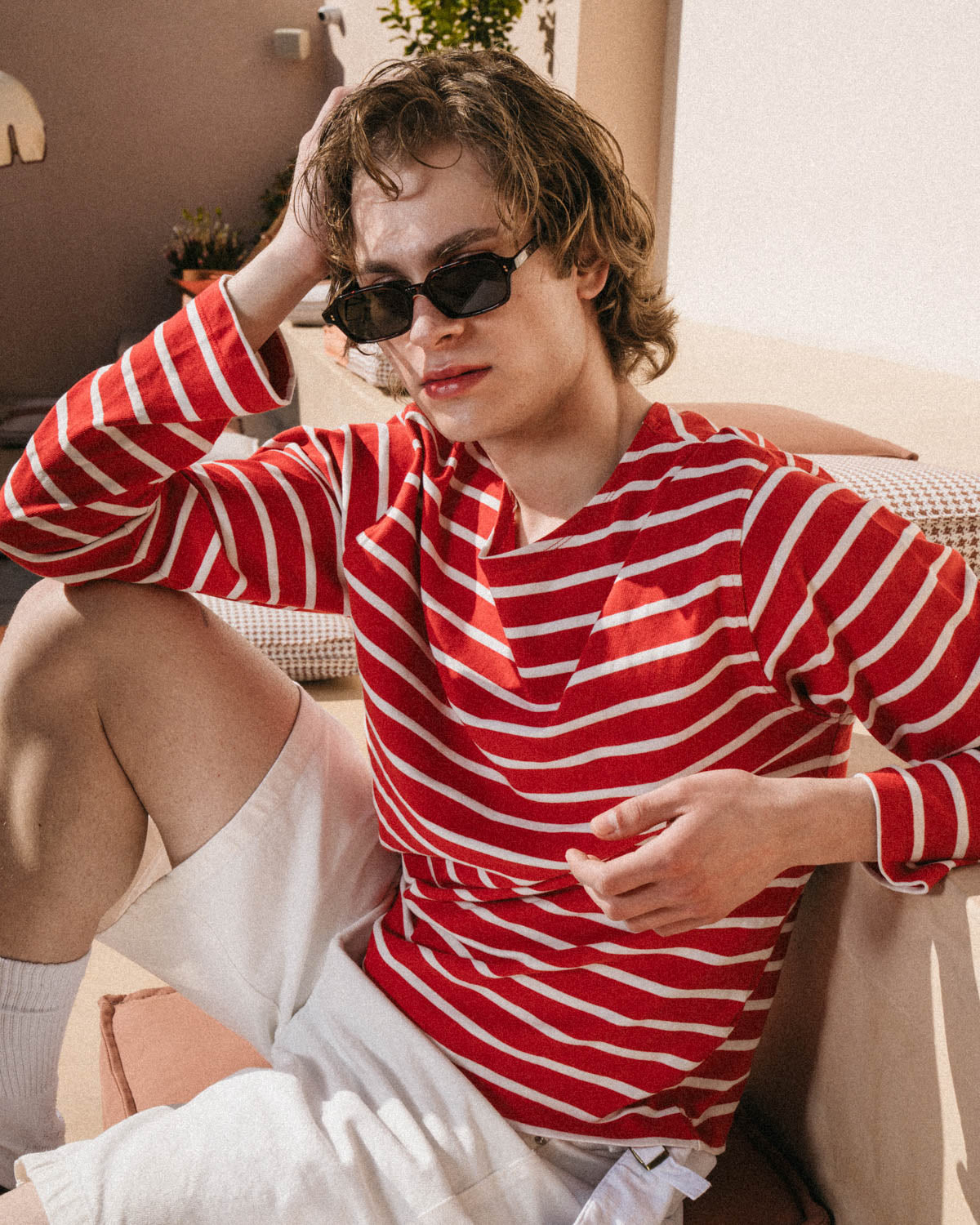 Man wearing ME & JOE Jules tortoise sunglasses – three-quarter view