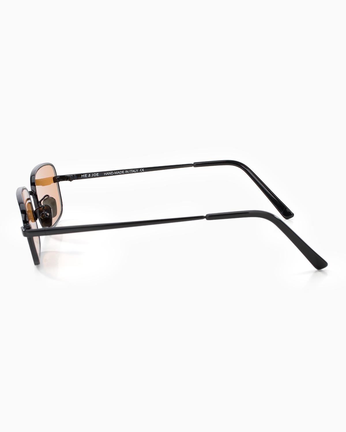 ME & JOE Luca black sunglasses with orange lenses – side view