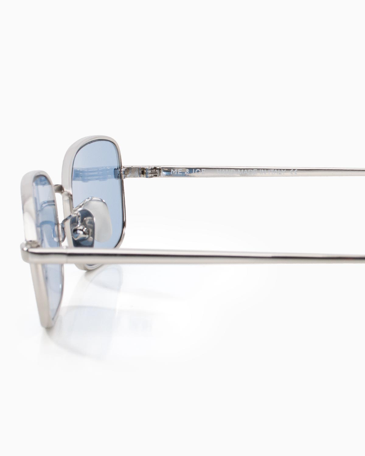 ME & JOE Luca silver sunglasses with blue lenses – temple and logo detail