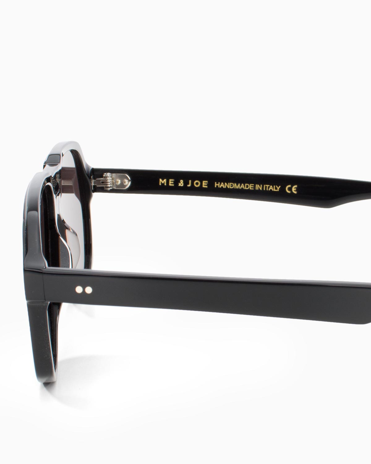 ME & JOE Maverick black sunglasses – side view