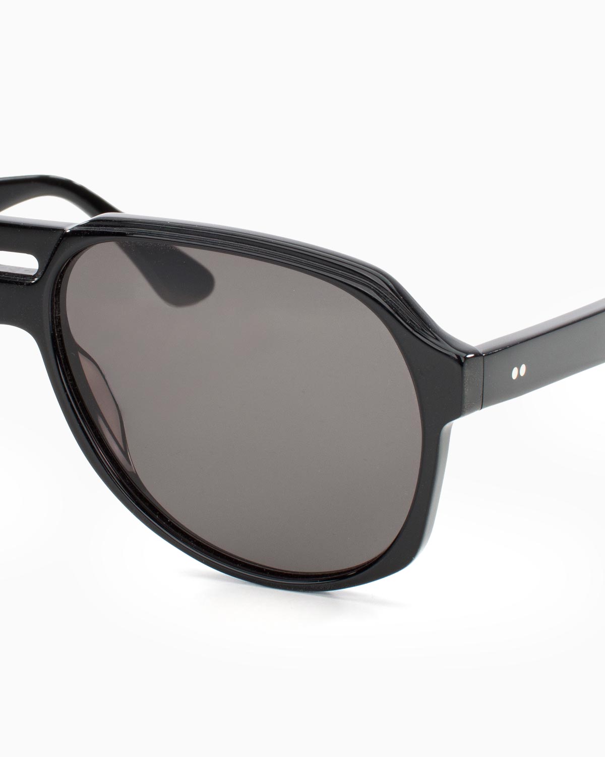 ME & JOE Maverick black sunglasses – close-up view