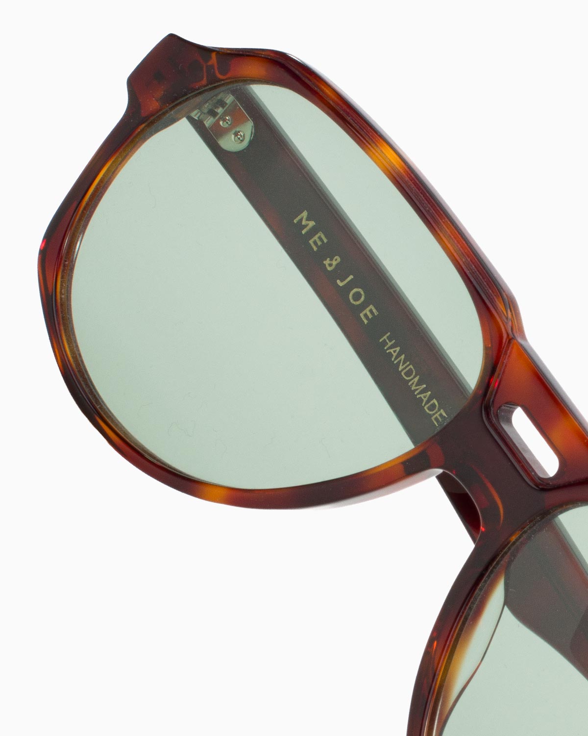 ME & JOE Maverick tortoise sunglasses with light green lenses - frame detail