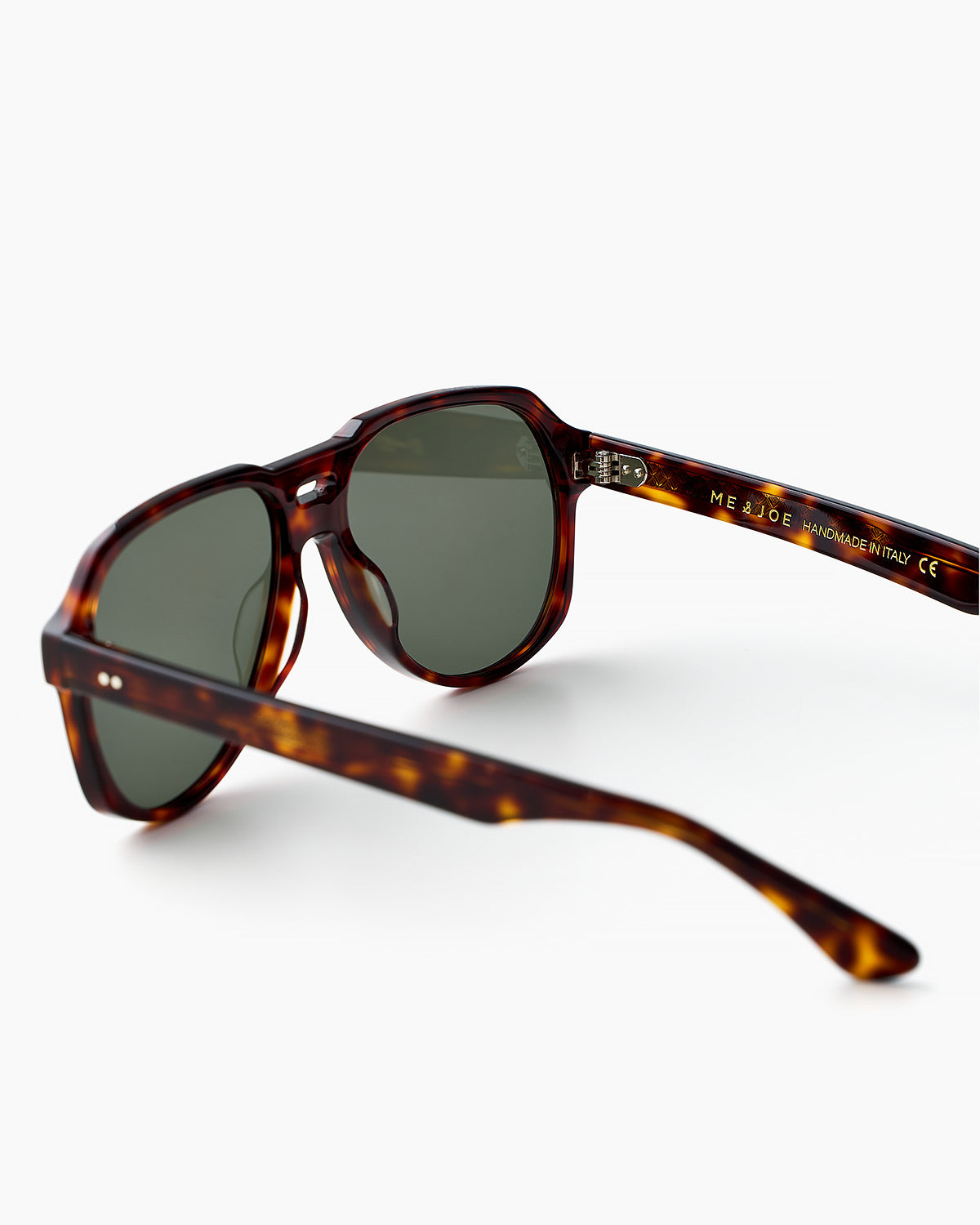 ME & JOE Maverick tortoise sunglasses – detail view