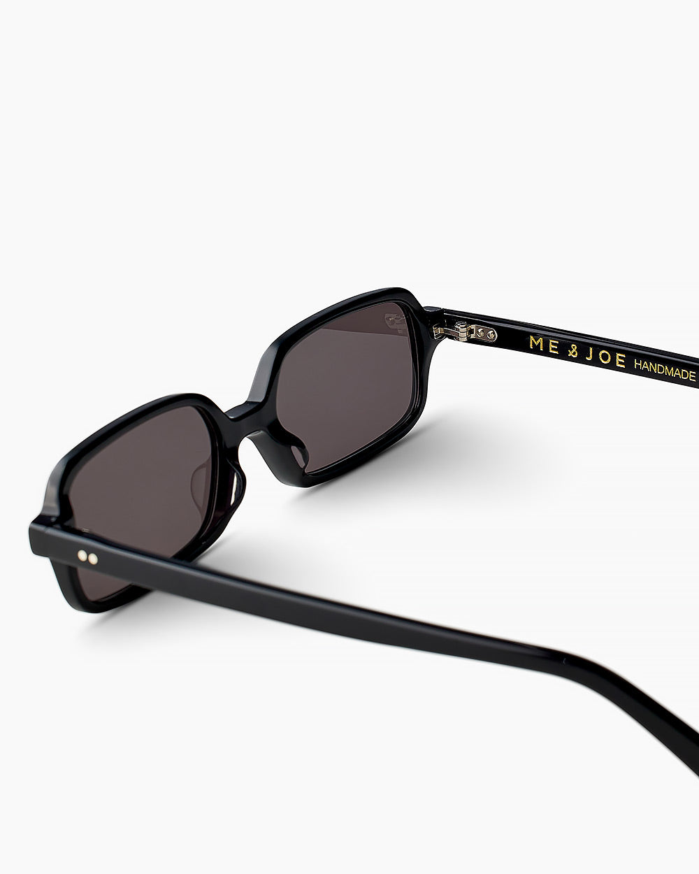 ME & JOE Mika black sunglasses