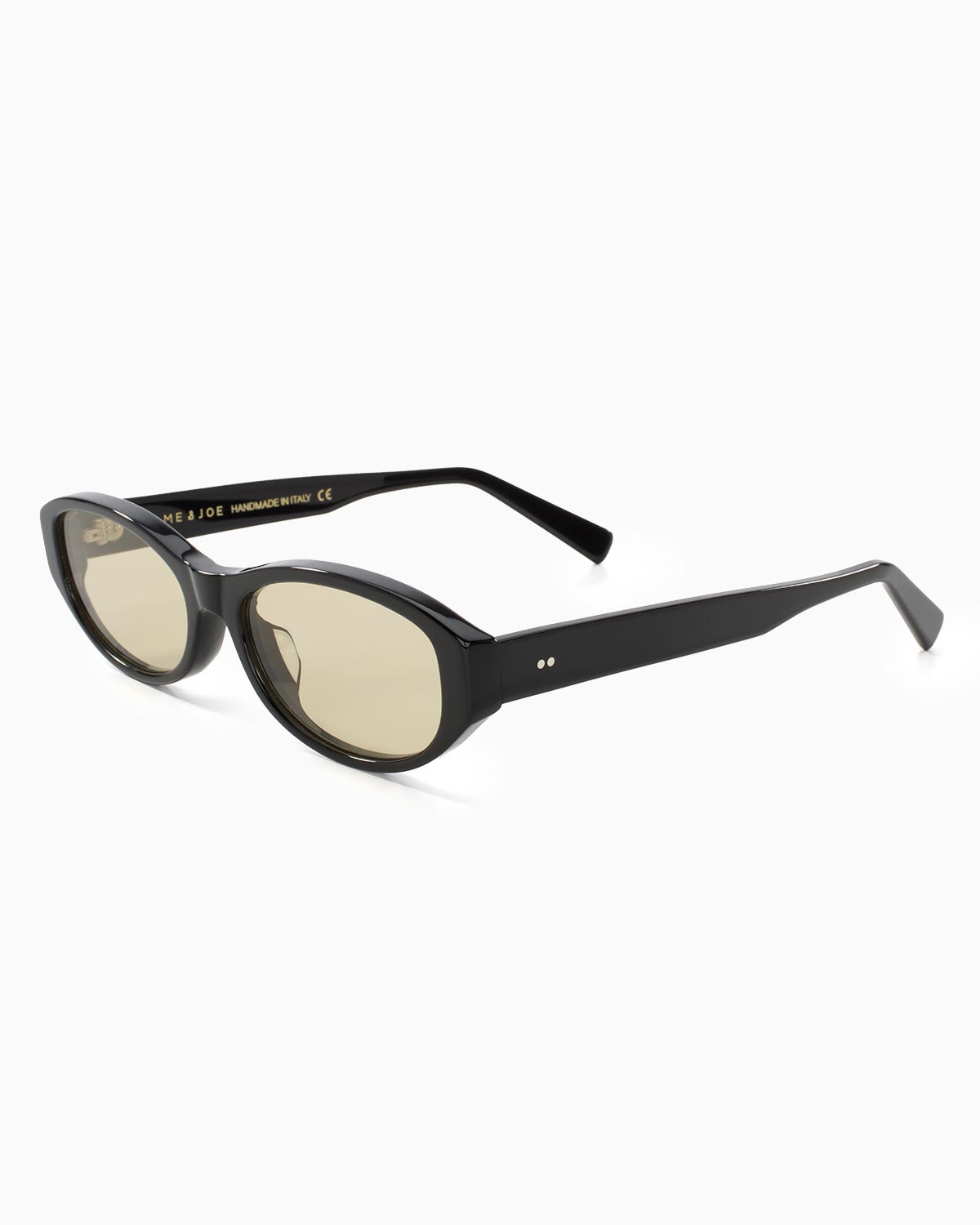 ME & JOE Muse black sunglasses with amber lenses – front three-quarter view