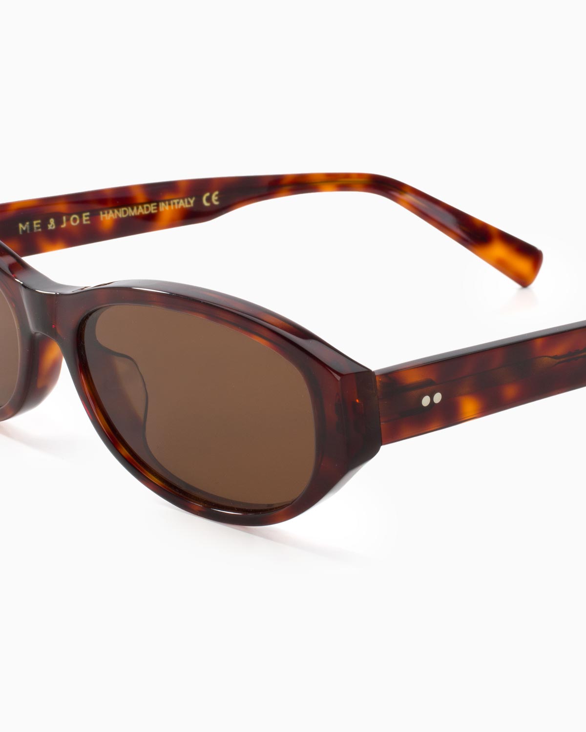 ME & JOE Muse cherry tortoise sunglasses – frame detail view