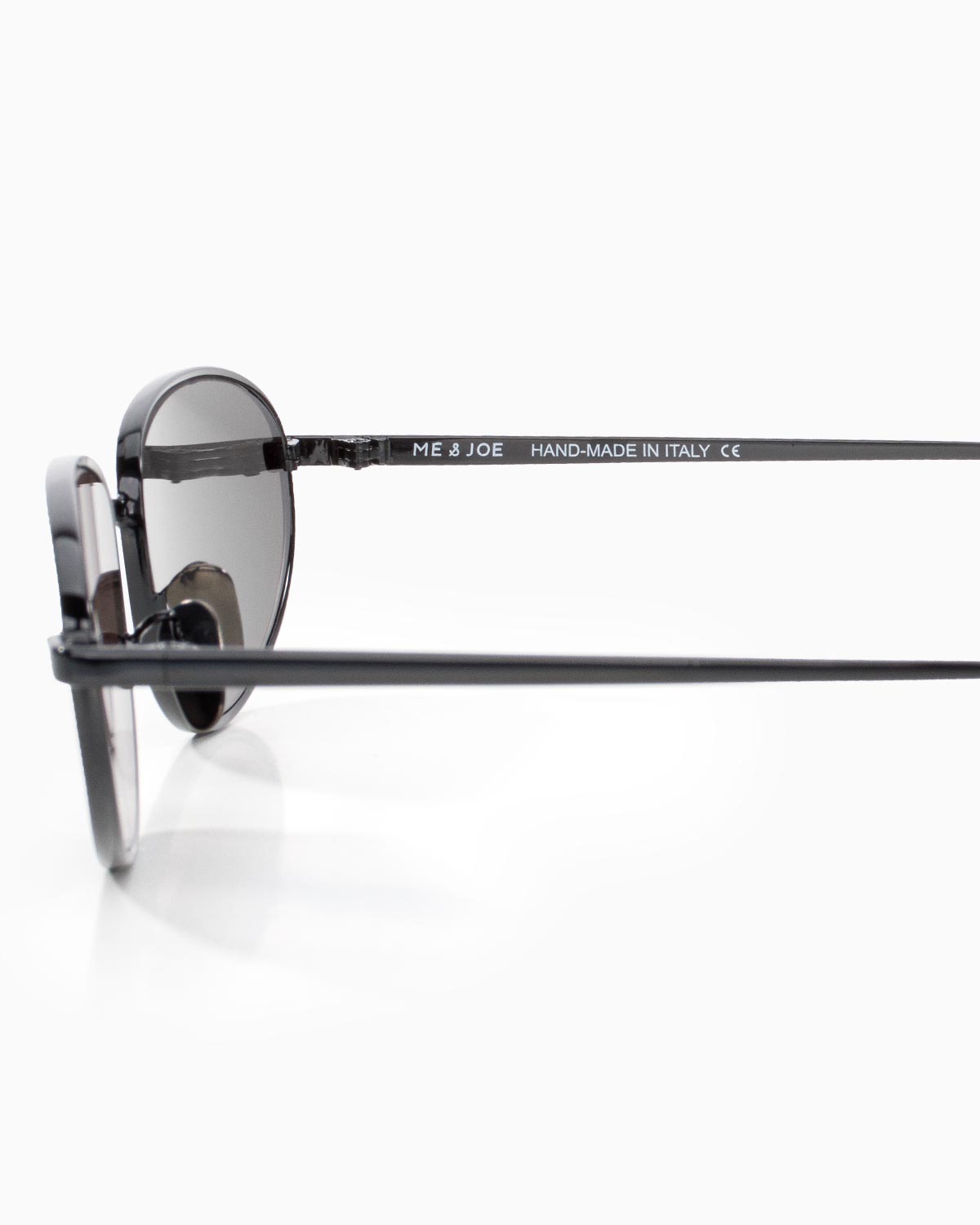 ME & JOE Noma Black sunglasses – temple and logo detail