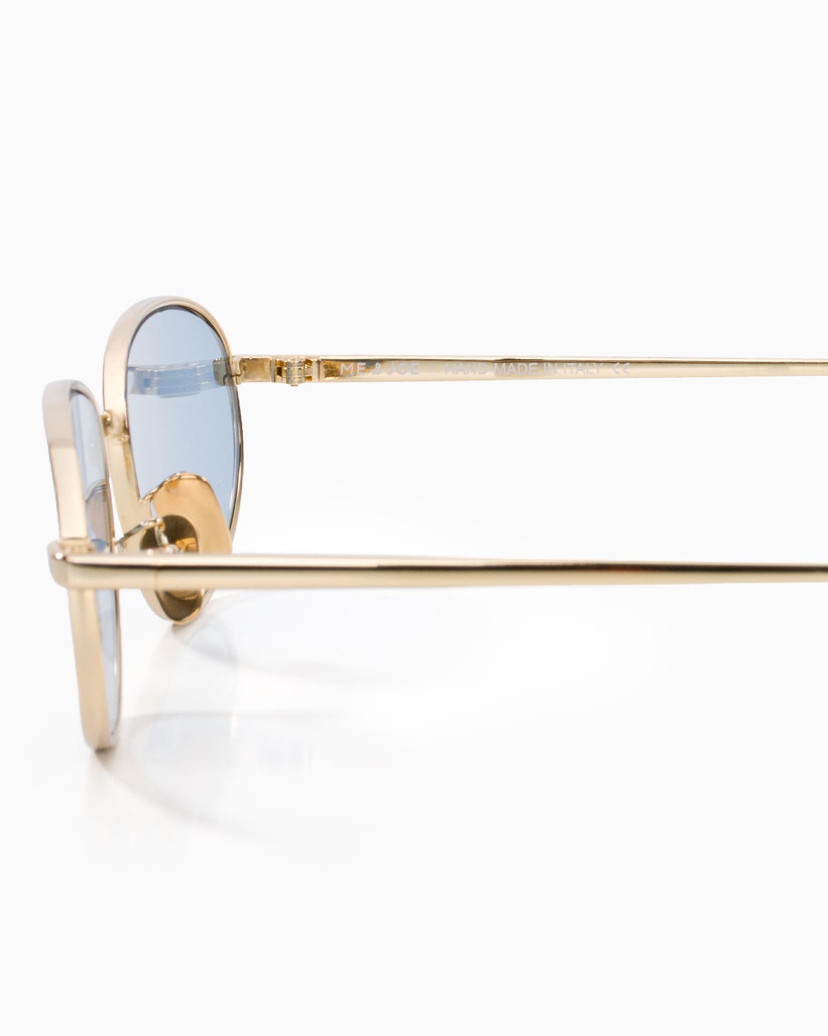 ME & JOE Noma gold sunglasses with blue lenses – temple and logo detail